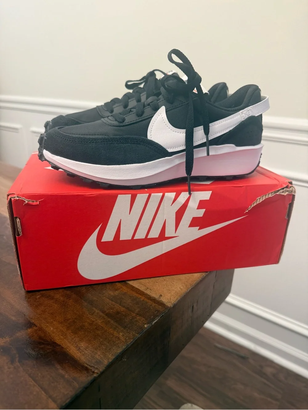 Nike Women's Waffle Debut Shoes Sz 6.5 Sneakers - Black/ White (DH9523-002)